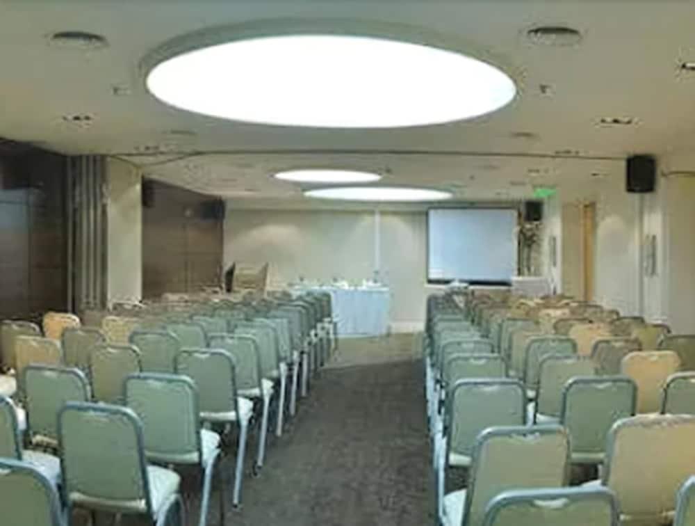 Howard Johnson La Canada Hotel & Suites Córdoba Zakenleven foto